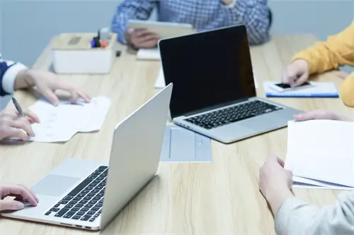 官员受什么法律约束